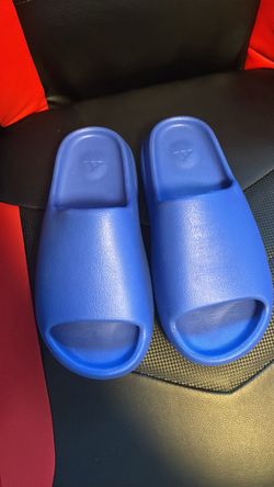 Yeezy Slides “Azure Blue”