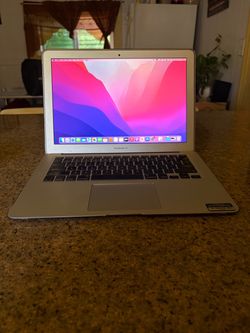 Apple MacBook Air 13" (Early 2015) | Core i5 1.6GHz | 4GB RAM | 121GB SSD | macOS Monterey