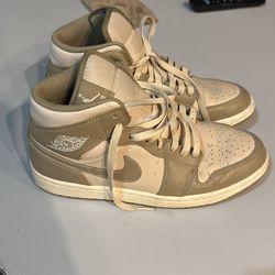 Men’s 8.5 Jordan’s  35