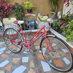 Schwinn Breeze Woman's Cruiser