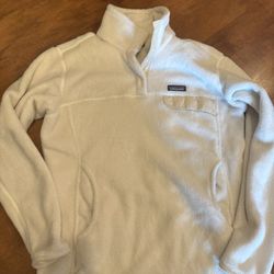 Woman’s Patagonia Quarter Zip Shipping Available 