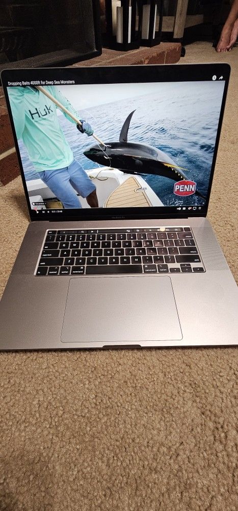 2019 APPLE MACBOOK PRO 16" SCREEN A2141 MODEL