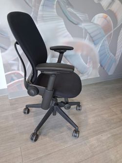 Steelcase Leap V2 Fully Ergonomic Task Chair