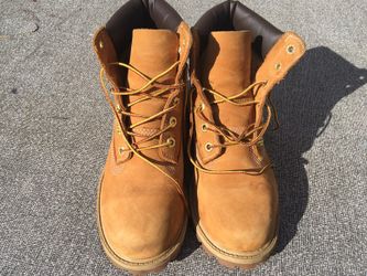 Timberlands size 6m.
