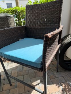 Set of 2 outdoor chairs