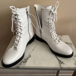 Woman’s White Leather Boots Size 8 New