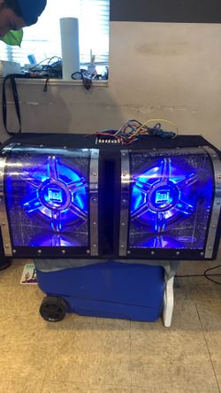 Dual speaker boom box