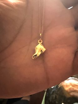 18k gold shoe pendent and chain