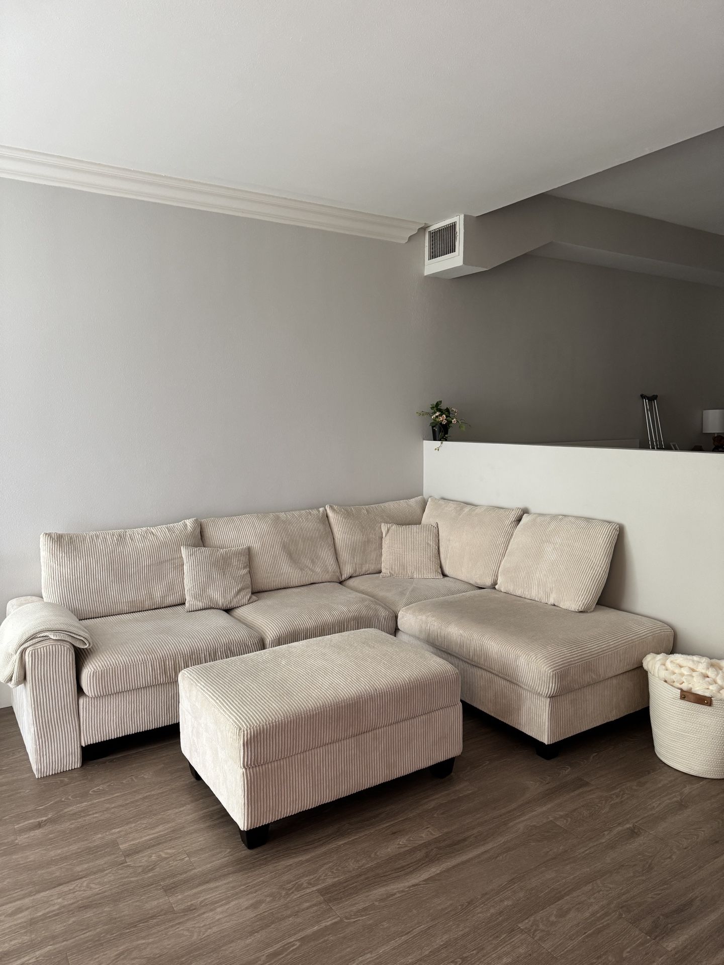 Sectional Sofa With Ottoman