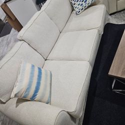 Rooms to go/Cindy Crawford 3 person couch. Sturdy