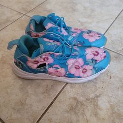 Womens Blue Reebok Sneakers With Flowers Size 7 Like New