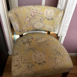 Vintage Floral Accent Chair – Armless Slipper Style