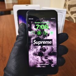 iPhone SE 3rd Gen – Unlocked – 70W Charger + Box + Case