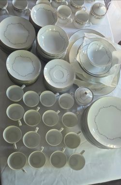 Thanksgiving / Christmas /Holiday-Vintage Mikasa Odette 5718 Fine China – Large