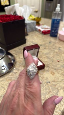 Diamond ring woman size 7 with 14 K gold stamped beautiful with 5.5 g
