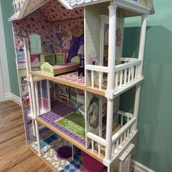Beautiful doll house