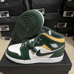 Air Jordan 1 Mid (GS) Sonics Noble Green 554725-371 Size 7Y Brand New