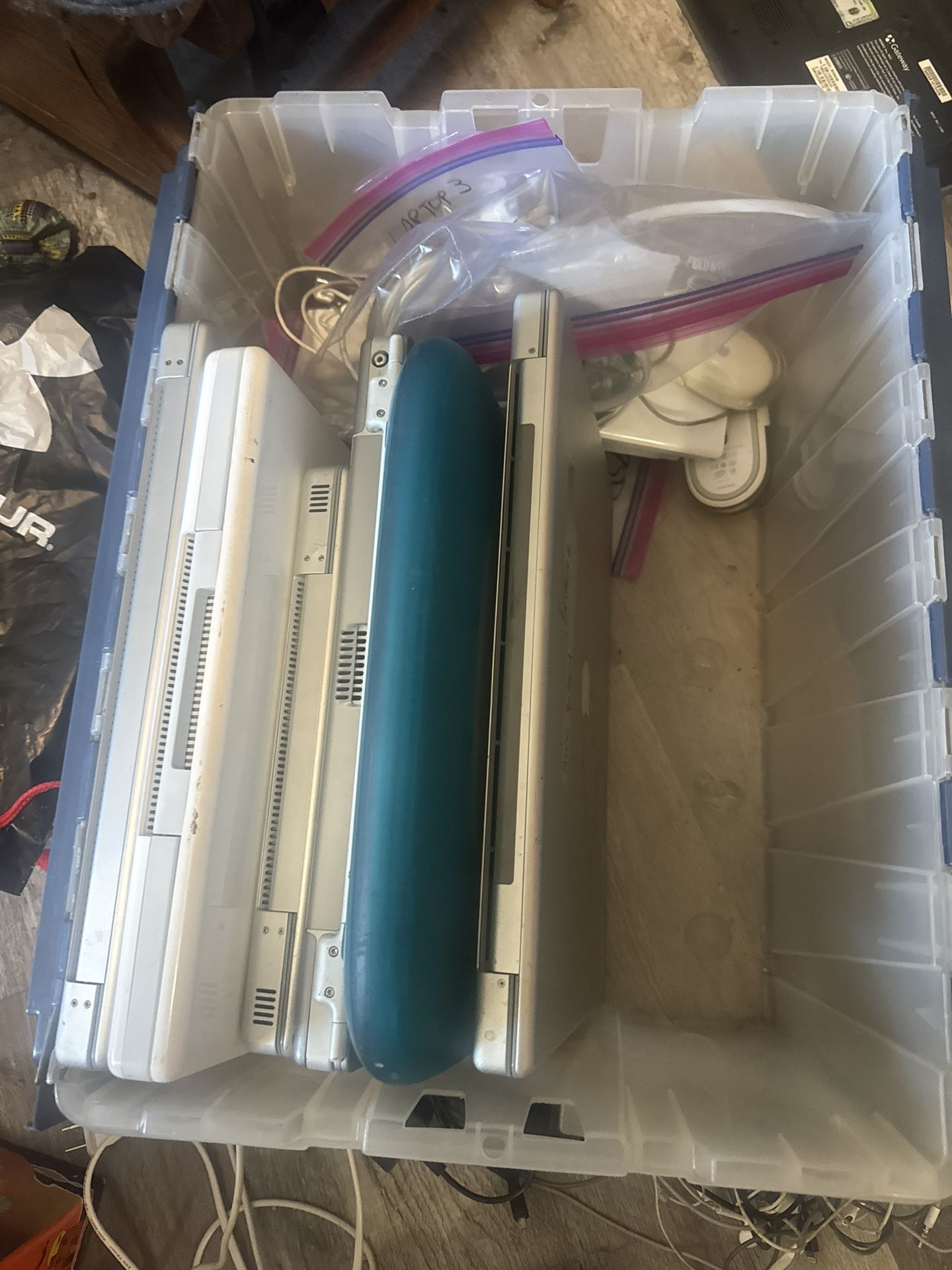 Various Apple IPADS IPODS LAPTOPS Read Description For Price