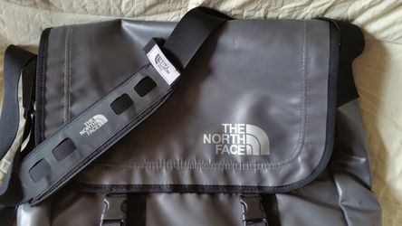 The North Face- messenger bag