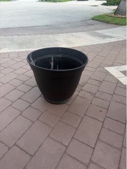 PLASTIC PLANT POT