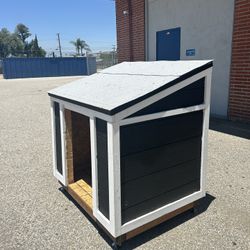 Wood shed/ Dog house