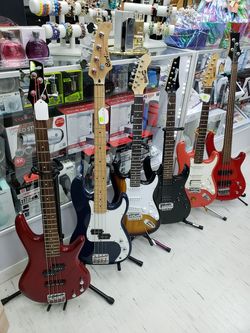 Electric Guitars/Bass Guitars/classical Guitars