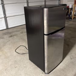 Mini Fridge Frigidaire