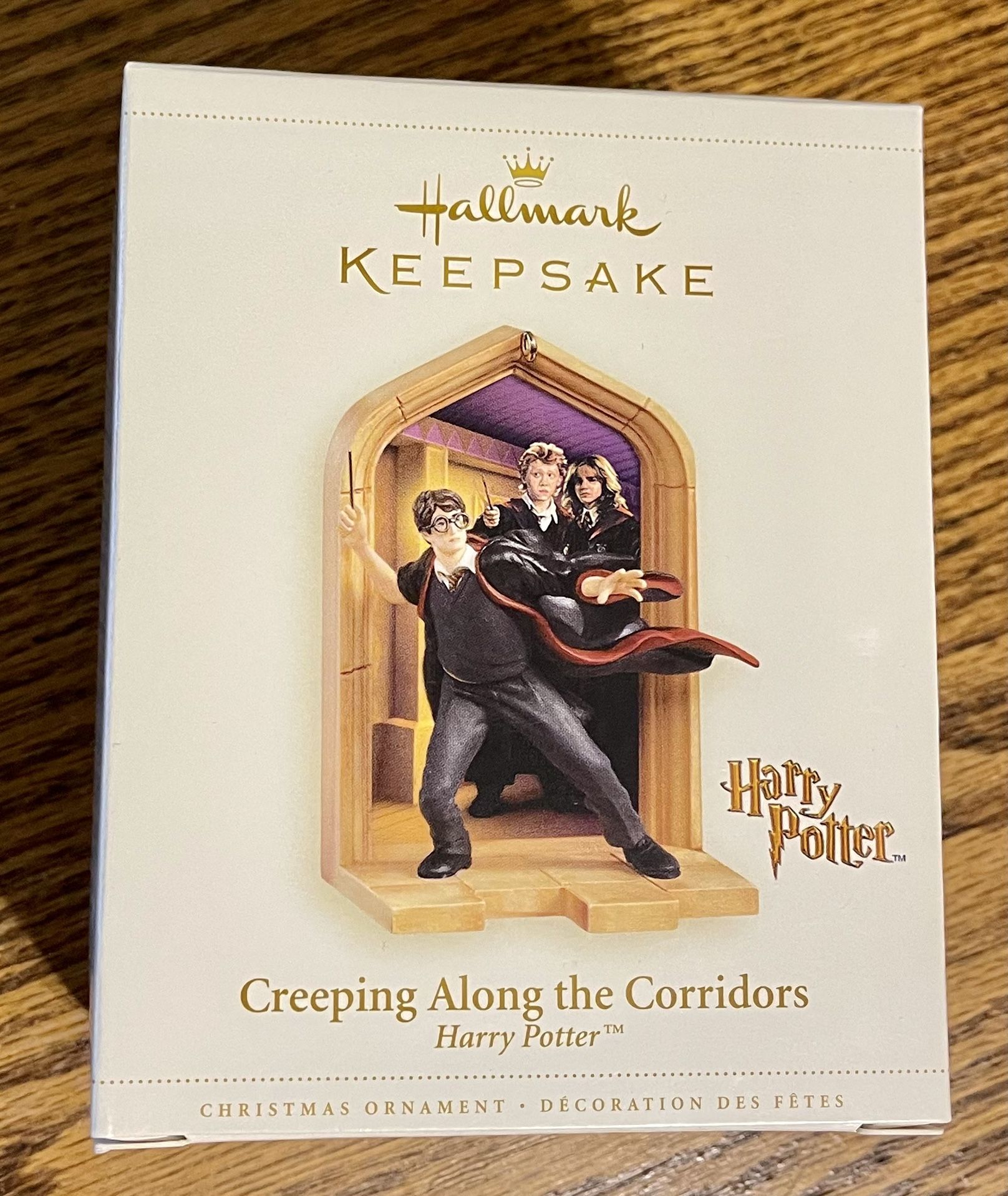 HALLMARK KEEPSAKE ORNAMENT HARRY POTTTER CREEPING ALONG THE CORRIDORS NEW 2006