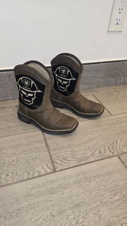 Ariat boys boots size 2