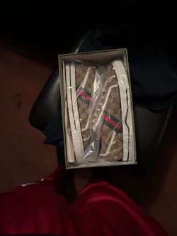 Low top Gucci shoes