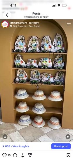 Gift wall