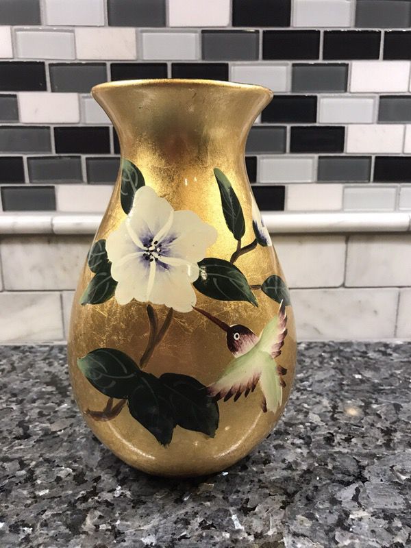Professor Dekorative lide Hand Painted Hummingbird & Flower on Gold Vase Formalities by Baum Bros  Gold Leaf Collection ceramic gold vase. The vase has a beautiful hand paint  for Sale in Nashville, TN - OfferUp
