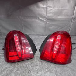 98-01Lincoln Town Car Tail Light Assemblies (Driver & Passenger Side)