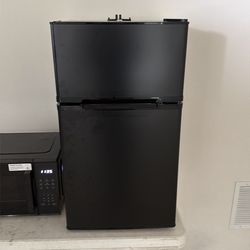 Electactic 3.1 Cu.Ft Mini Fridge with Freezer, 2 Door Compact Refrigerator, Mini Fridge with Adjustable Removable Glass Shelves for Bedroom, Office, D