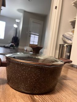 Nicole Miller 4.3quart stockpot/dutch oven OBO