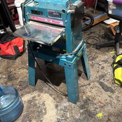 Makita 12” Planer Model 2012 (only Used A Half Dozen Times)