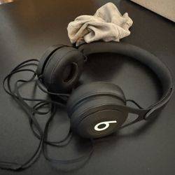 Beats Solo with Aux