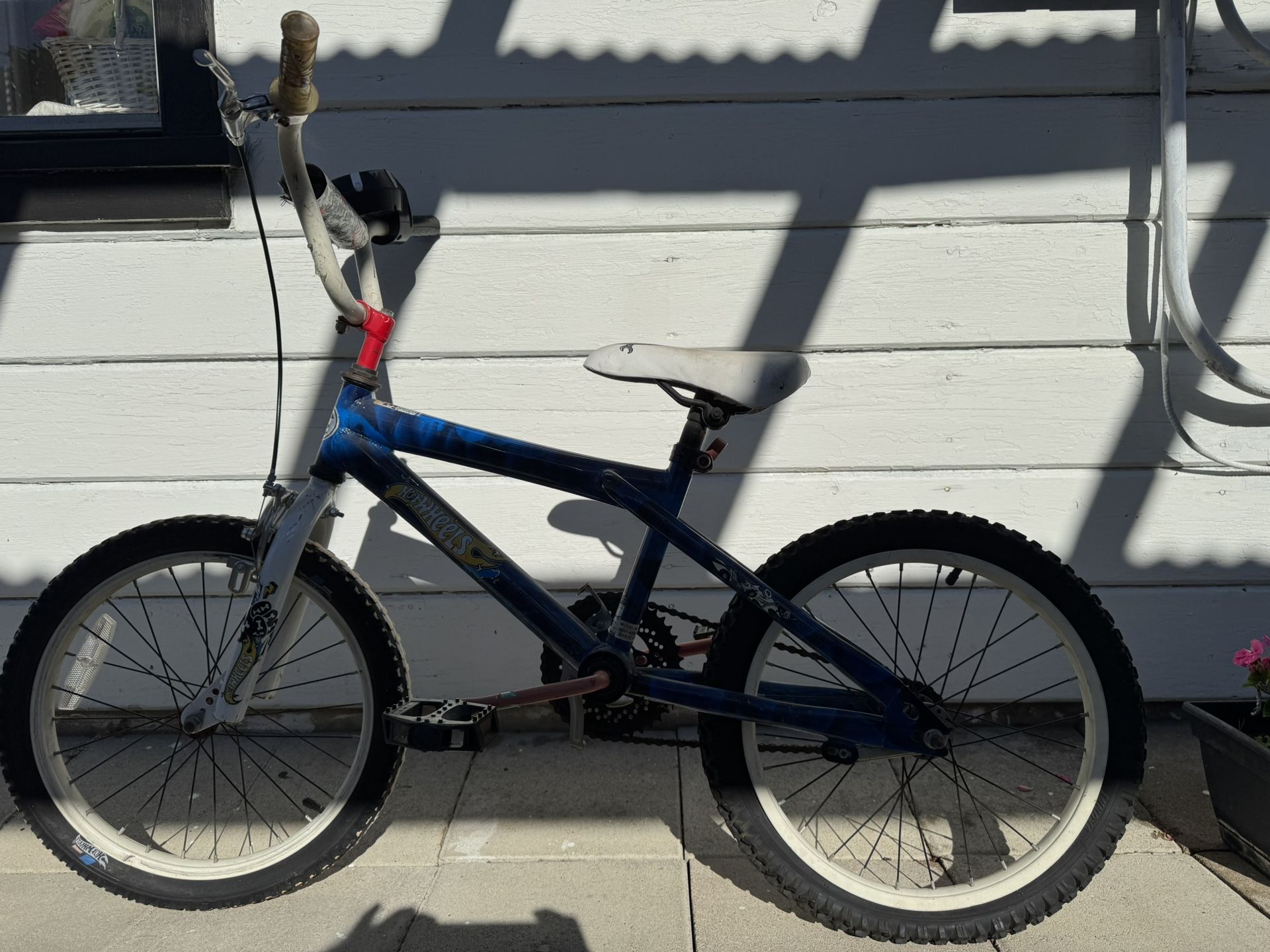 FREE • Hot Wheels Kids Bike (16”) — Needs Repair
