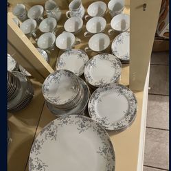 Dinnerware Set
