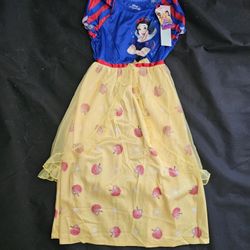 NWT. Satiny Snow White Nightgown Size 10/12 Large