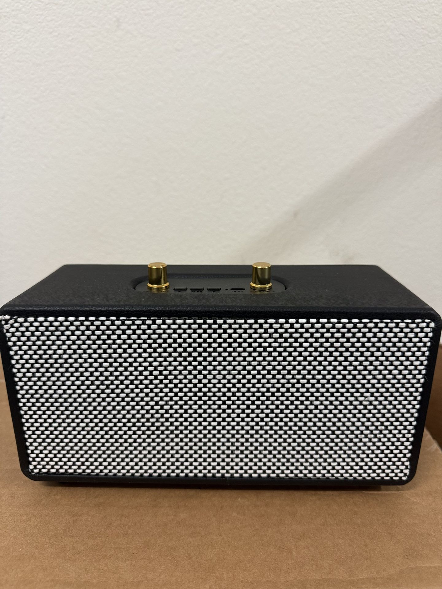 Portable Bluetooth Speaker with PA System, Bass and Treble Separation M18 Black	 	1	