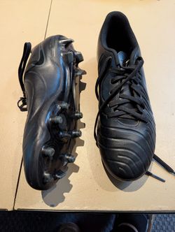 Nike Ultimate / Soccer Cleats - Kids' Size 7.5