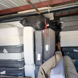 TWIN BEDS, BOX SPRINGS AND FRAMES