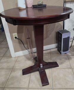 Round Mahogany Wood Pedestal Accent Table