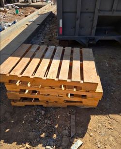 Free small pallets 31"x42"
