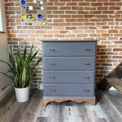 ✨Newly Refinished Vintage Solid Wood Dresser / Chest Of Drawers - Delivery Included!