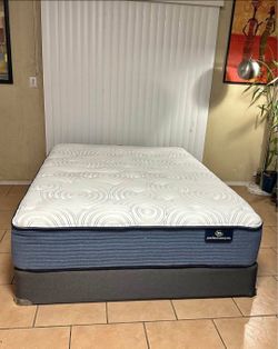 VERY NICE LIKE NEW QUEEN SIZE SERTA MATTRESS AND BOXSPRING FOR SALE! IN EXCELLENT CONDITION, FREE DELIVERY