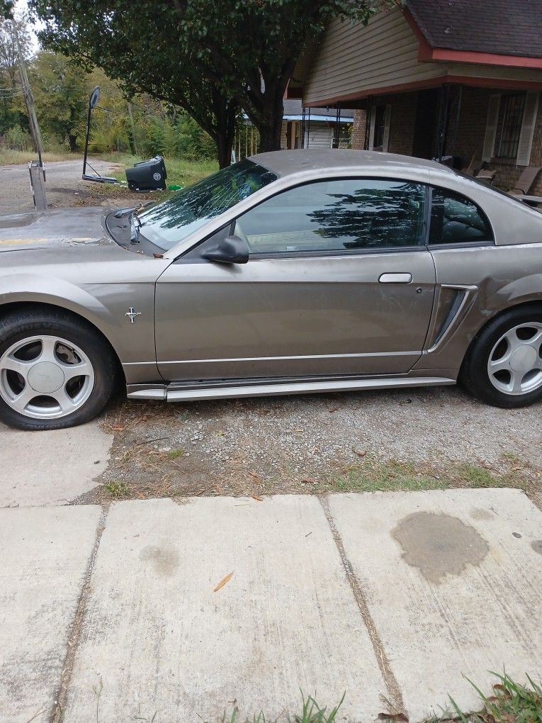 2004 Ford Mustang