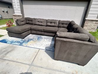 🛋️ Large Charcoal U-Shaped Sectional Sofa – Professionally Cleaned | Delivery Available