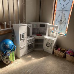 Children’s Kitchen Playset In Excellent Condition Great For Christmas